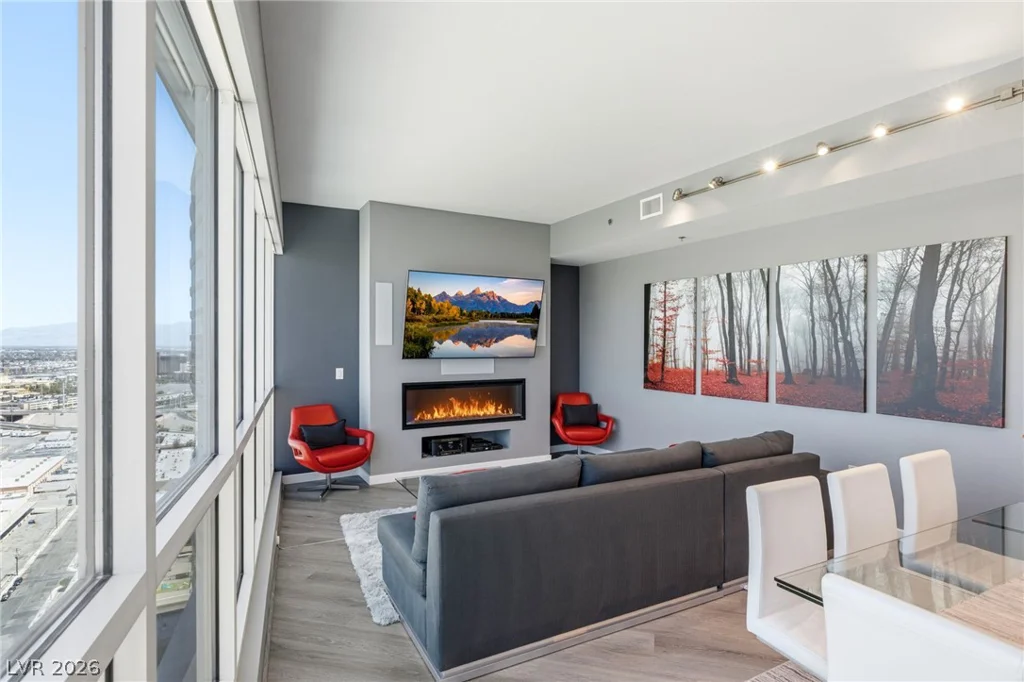 4575 Dean Martin, Las Vegas, NV 89103