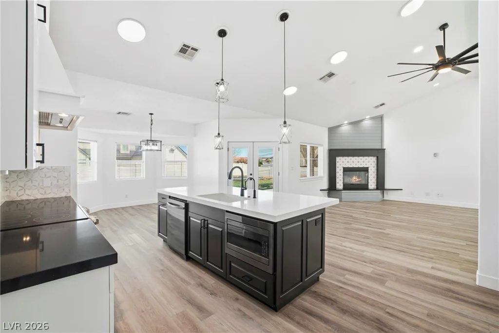 1352 Lake Valley, Logandale, NV 89021
