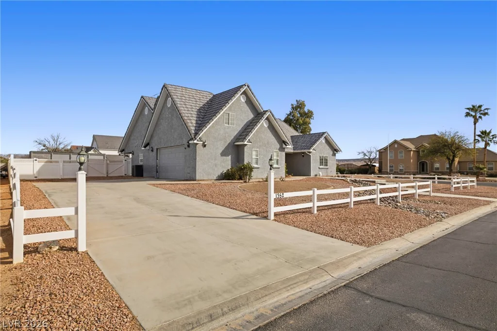 1352 Lake Valley, Logandale, NV 89021