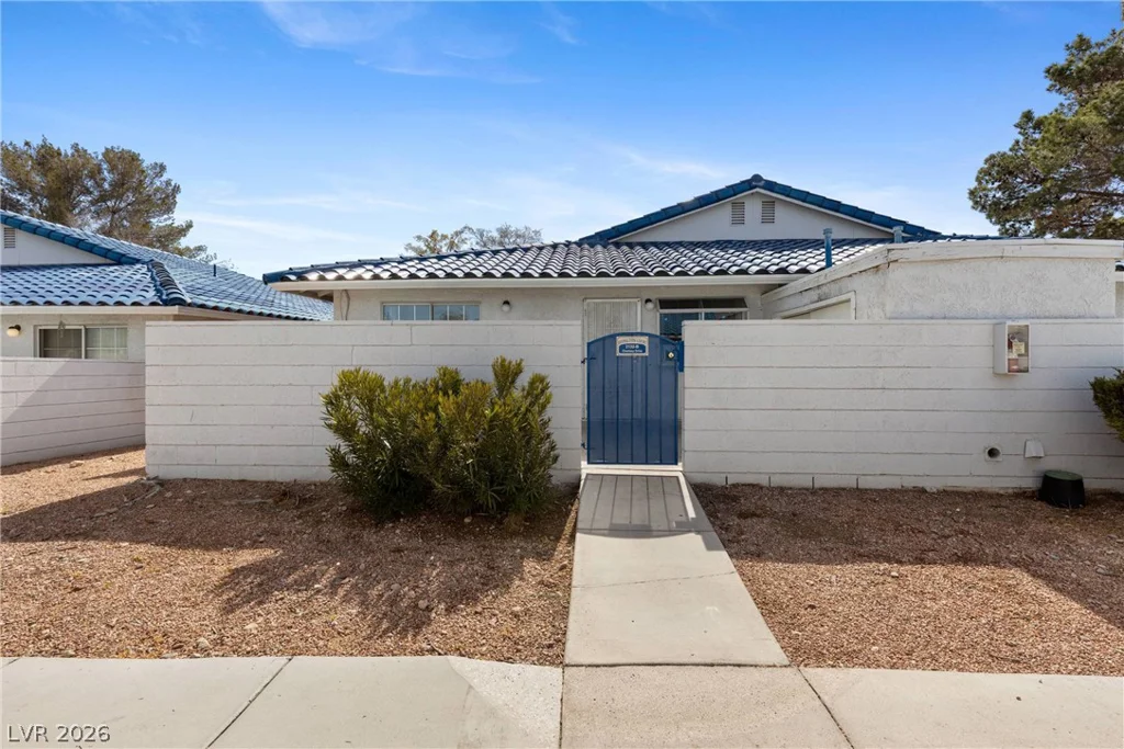 2132 Chertsey, Las Vegas, NV 89108