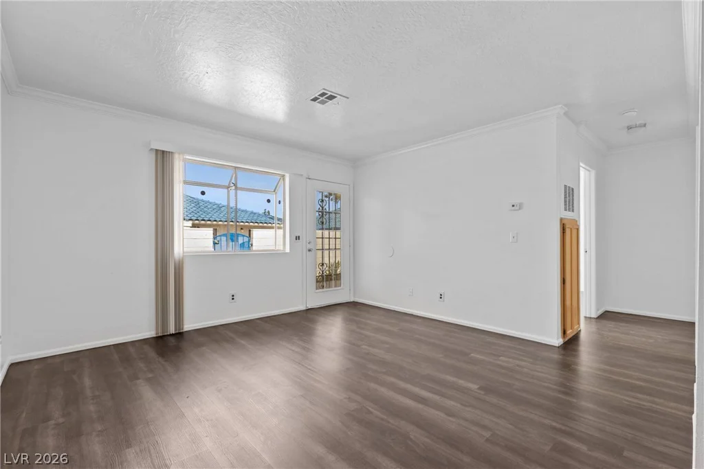 2132 Chertsey, Las Vegas, NV 89108