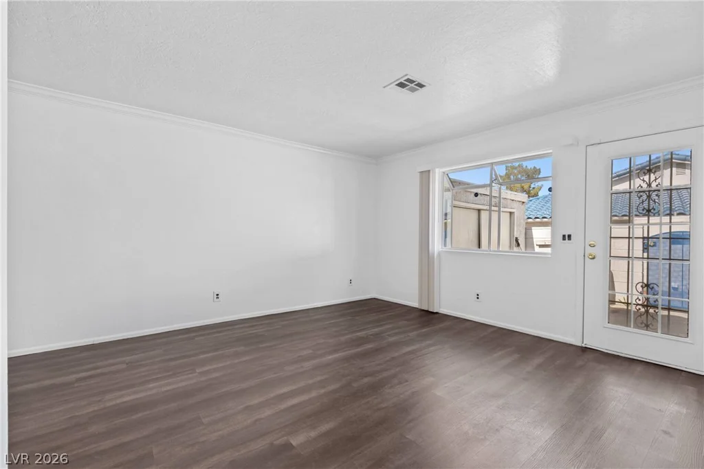 2132 Chertsey, Las Vegas, NV 89108