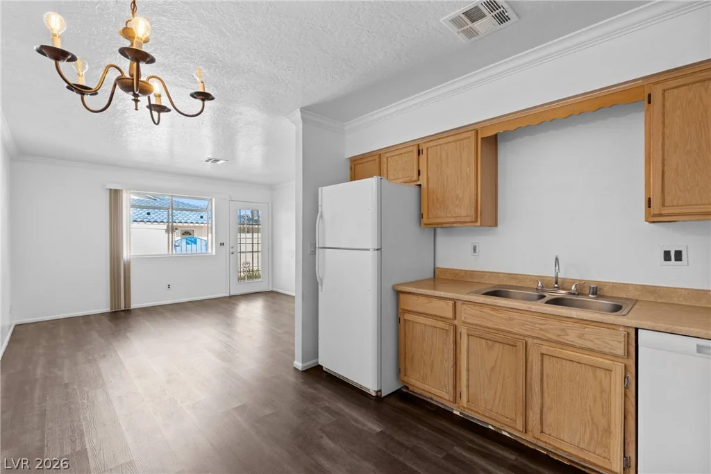 2132 Chertsey, Las Vegas, NV 89108