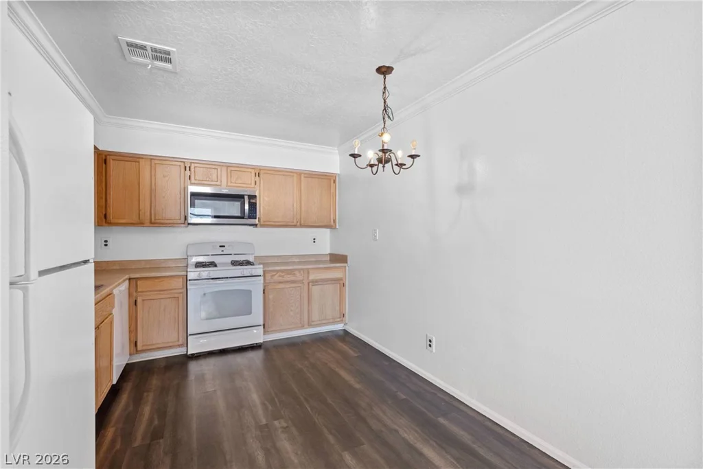 2132 Chertsey, Las Vegas, NV 89108