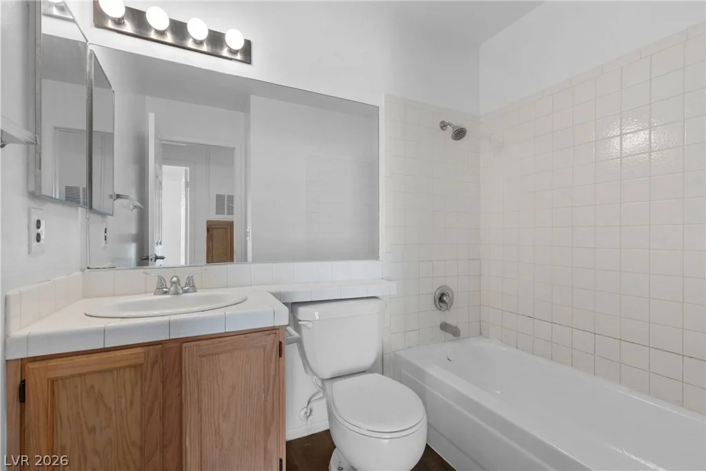 2132 Chertsey, Las Vegas, NV 89108