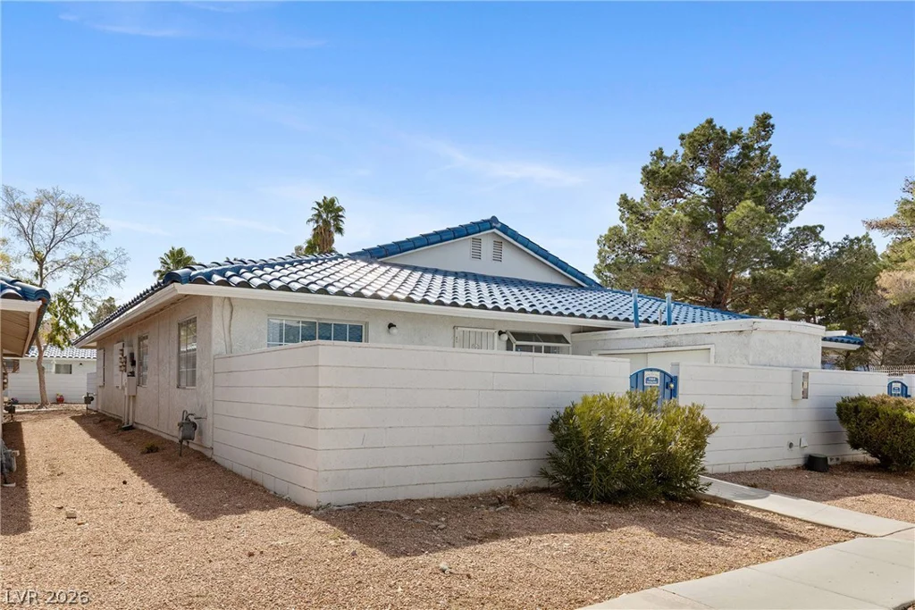 2132 Chertsey, Las Vegas, NV 89108