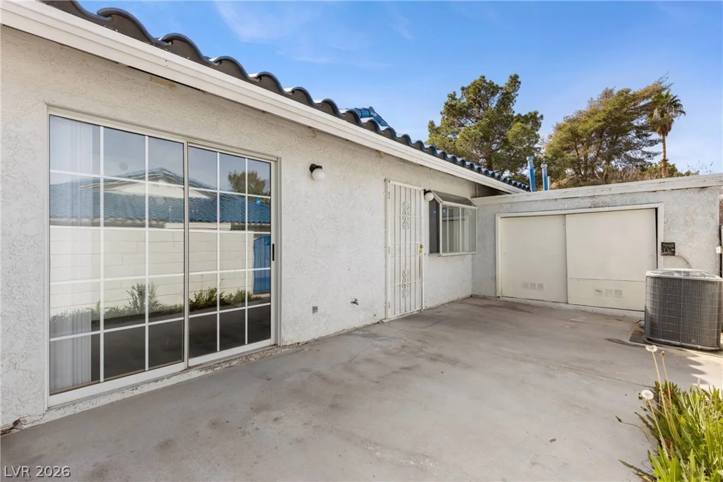 2132 Chertsey, Las Vegas, NV 89108