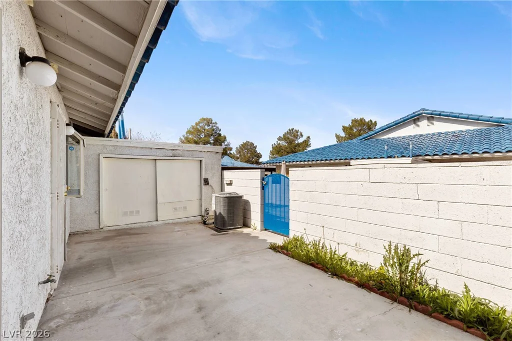 2132 Chertsey, Las Vegas, NV 89108