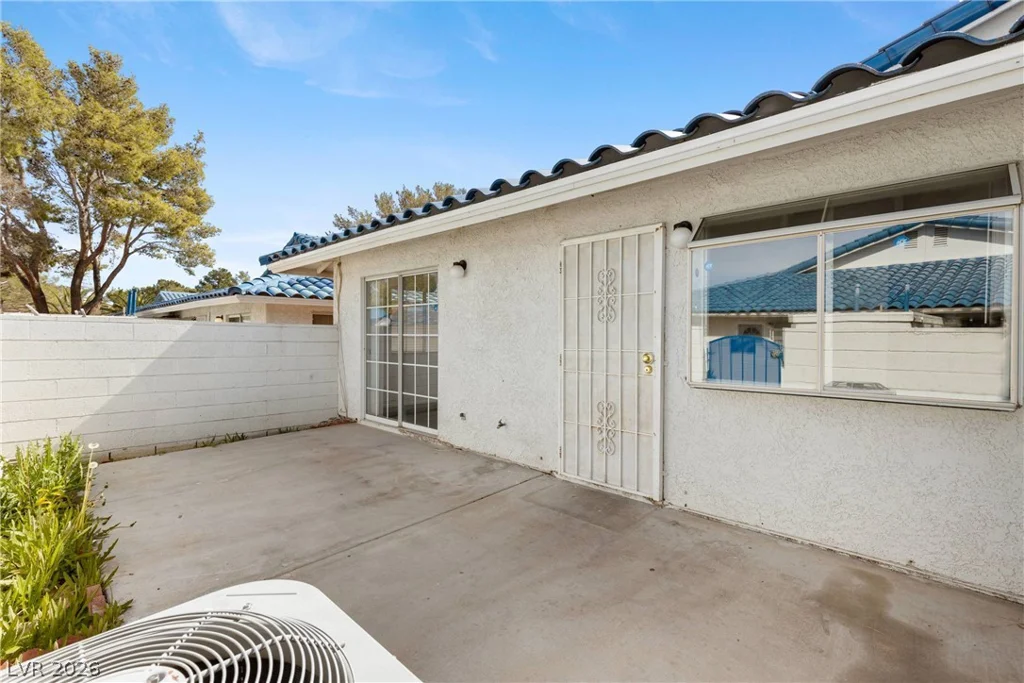 2132 Chertsey, Las Vegas, NV 89108