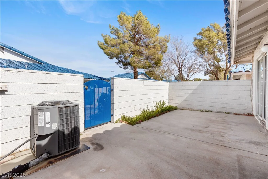 2132 Chertsey, Las Vegas, NV 89108