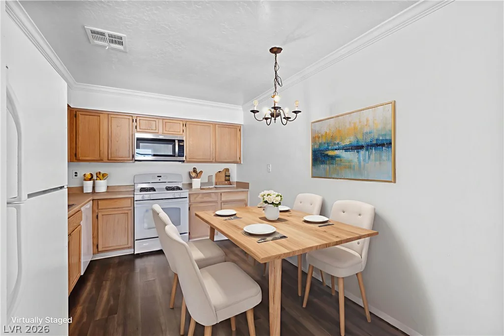 2132 Chertsey, Las Vegas, NV 89108