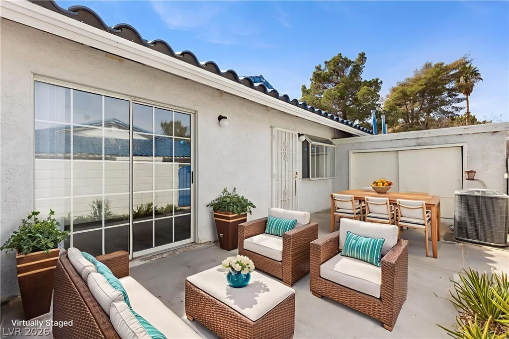 2132 Chertsey, Las Vegas, NV 89108