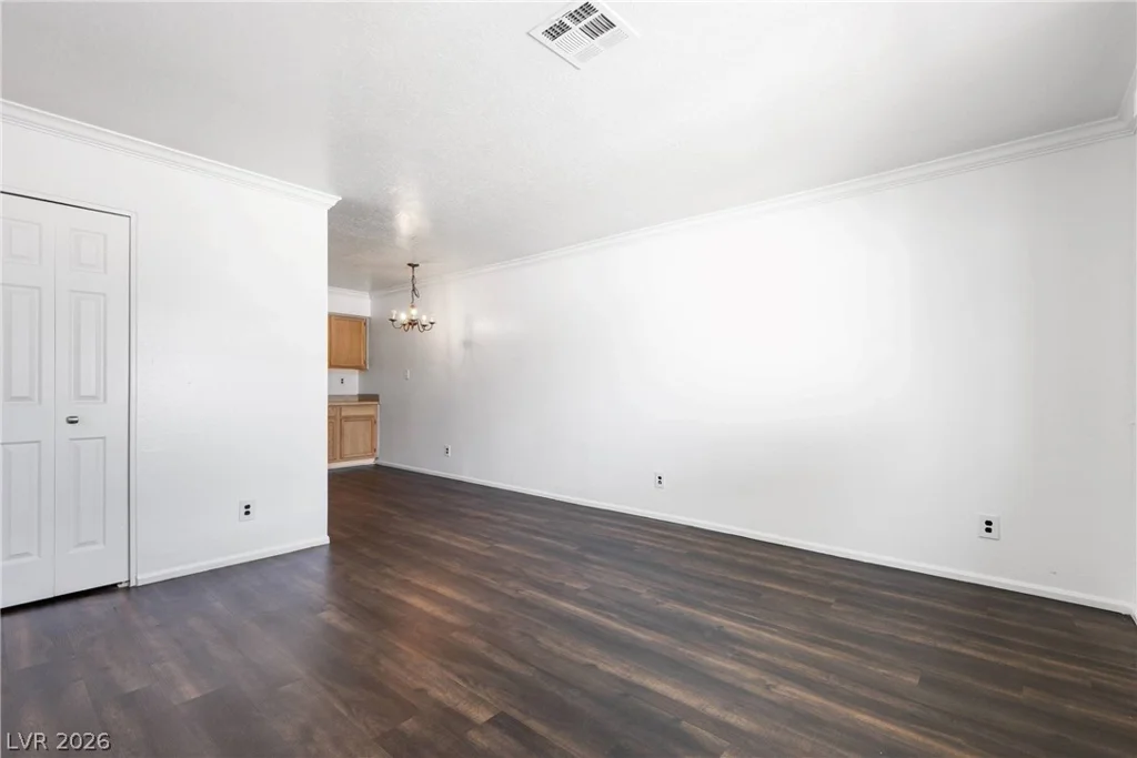 2132 Chertsey, Las Vegas, NV 89108