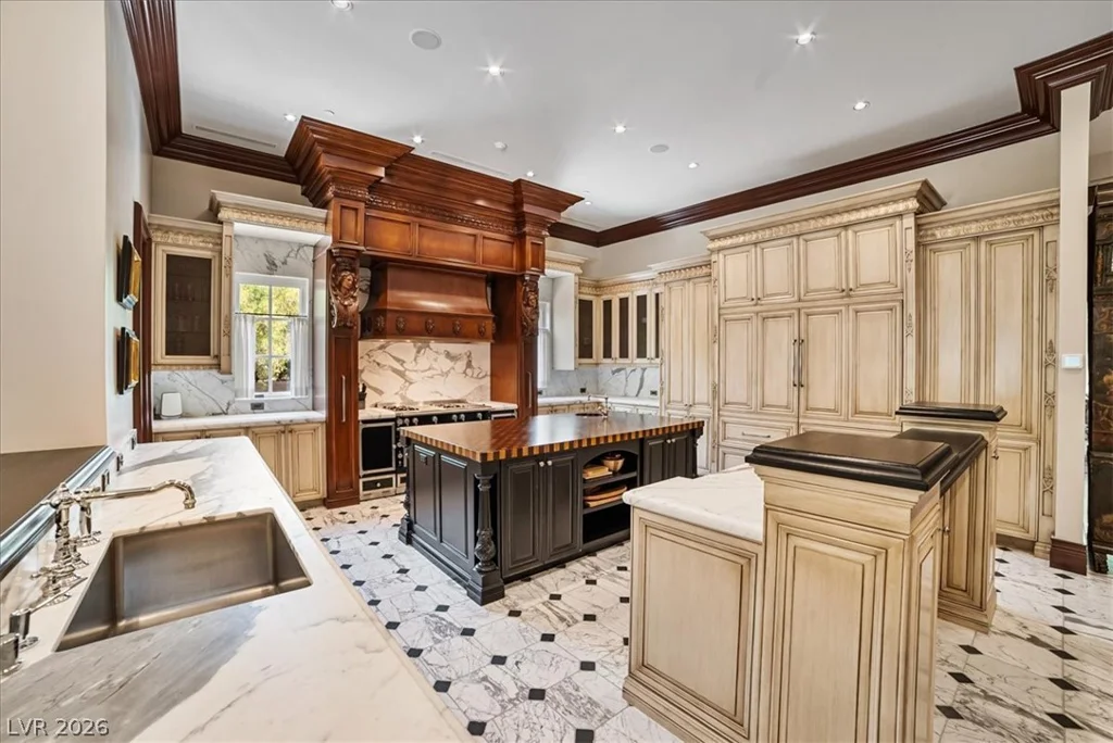 19 Eagles Landing, Las Vegas, NV 89141