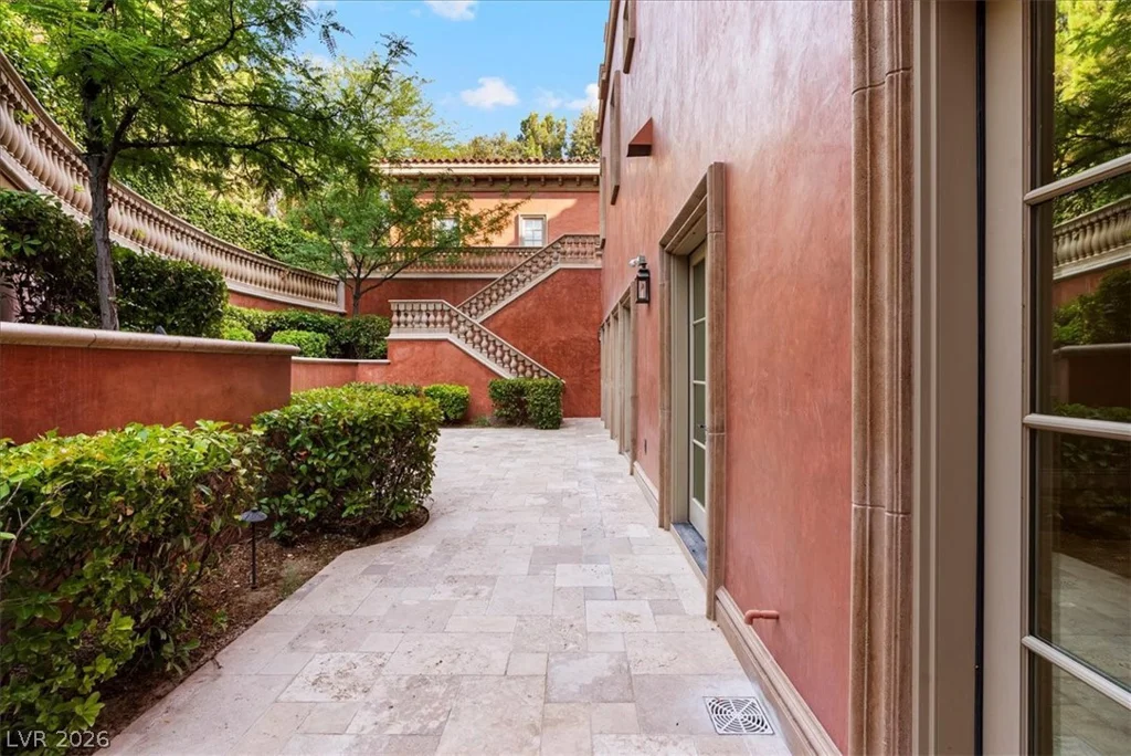 19 Eagles Landing, Las Vegas, NV 89141