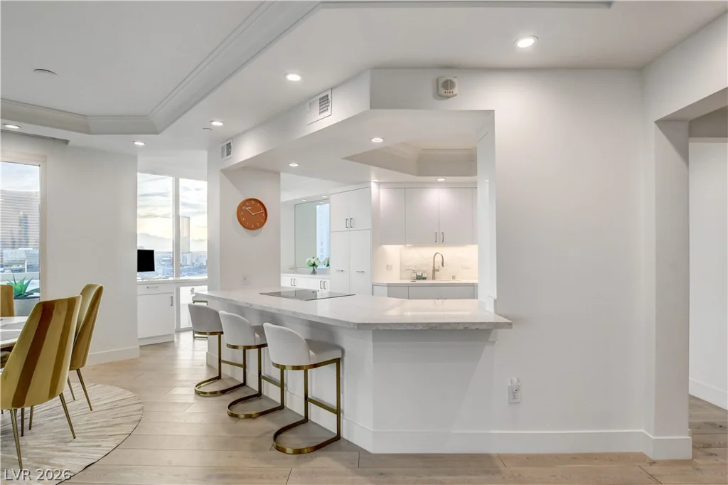 2857 Paradise, Las Vegas, NV 89109