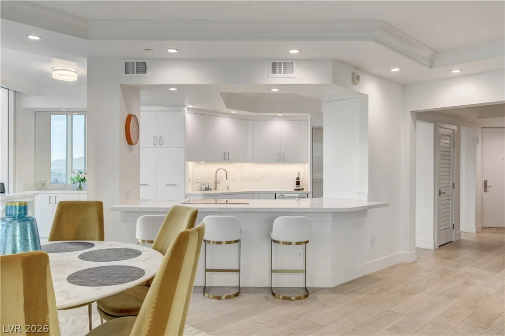 2857 Paradise, Las Vegas, NV 89109