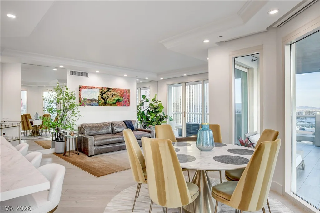 2857 Paradise, Las Vegas, NV 89109