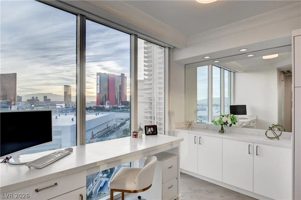 2857 Paradise, Las Vegas, NV 89109