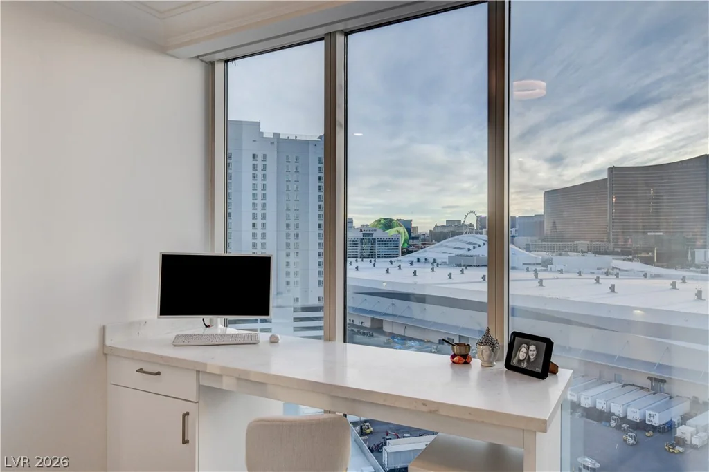 2857 Paradise, Las Vegas, NV 89109