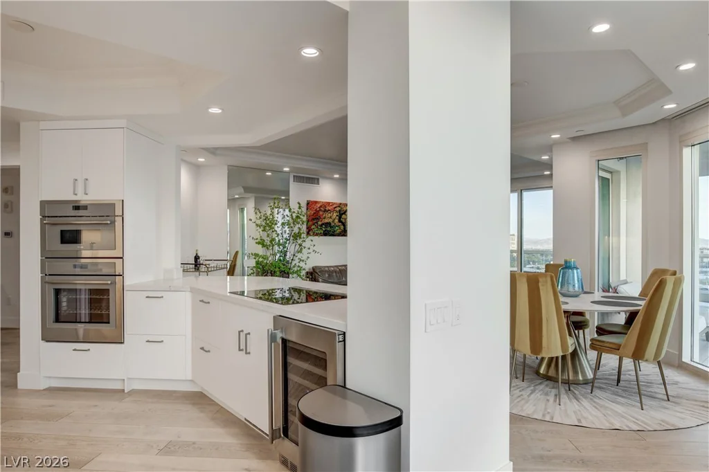 2857 Paradise, Las Vegas, NV 89109