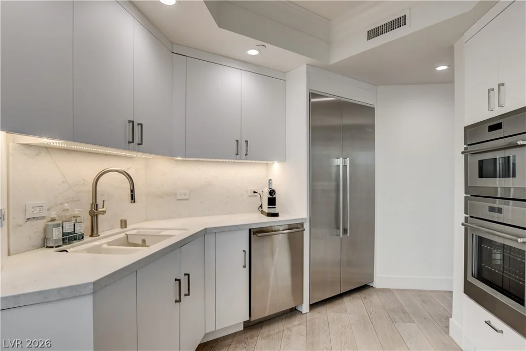 2857 Paradise, Las Vegas, NV 89109