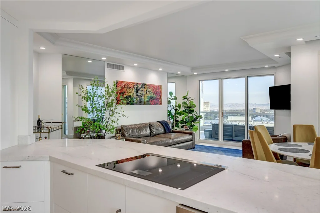 2857 Paradise, Las Vegas, NV 89109