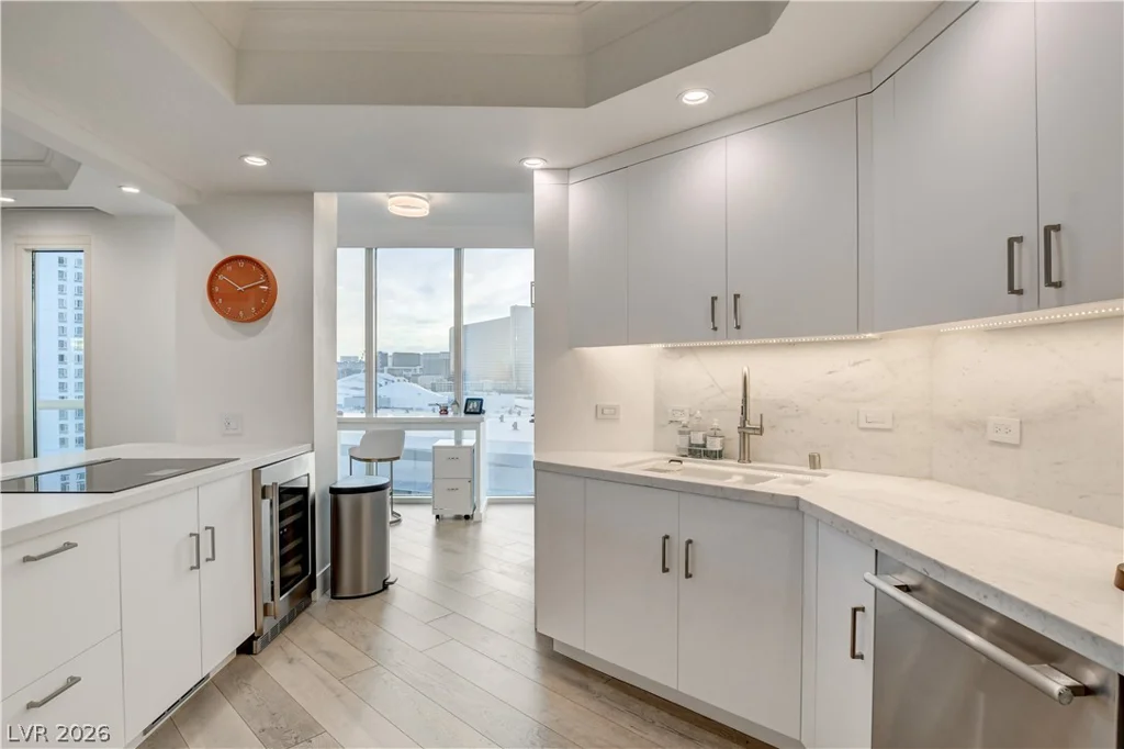 2857 Paradise, Las Vegas, NV 89109