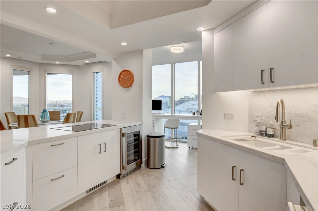 2857 Paradise, Las Vegas, NV 89109
