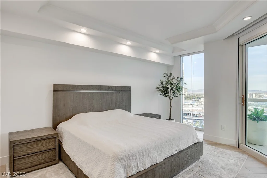 2857 Paradise, Las Vegas, NV 89109