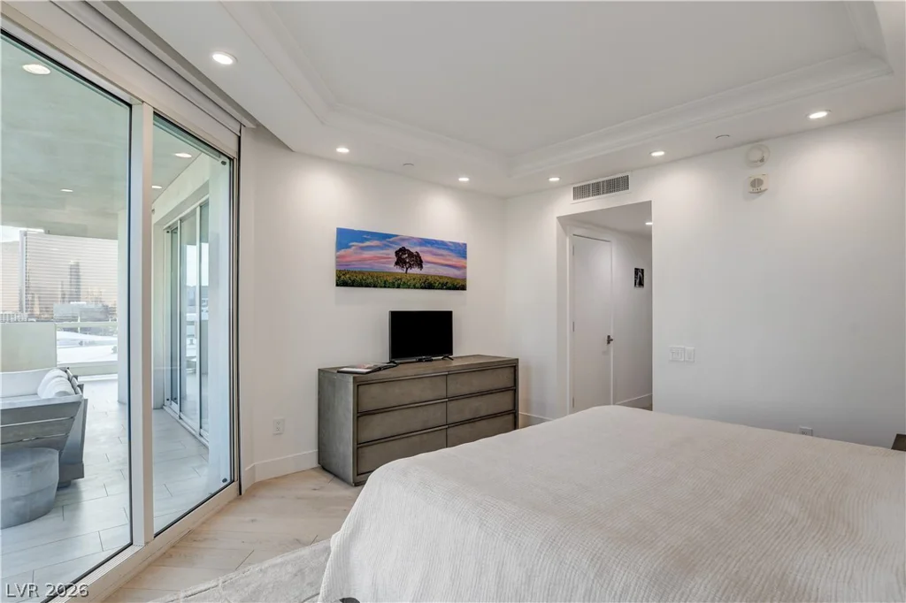 2857 Paradise, Las Vegas, NV 89109