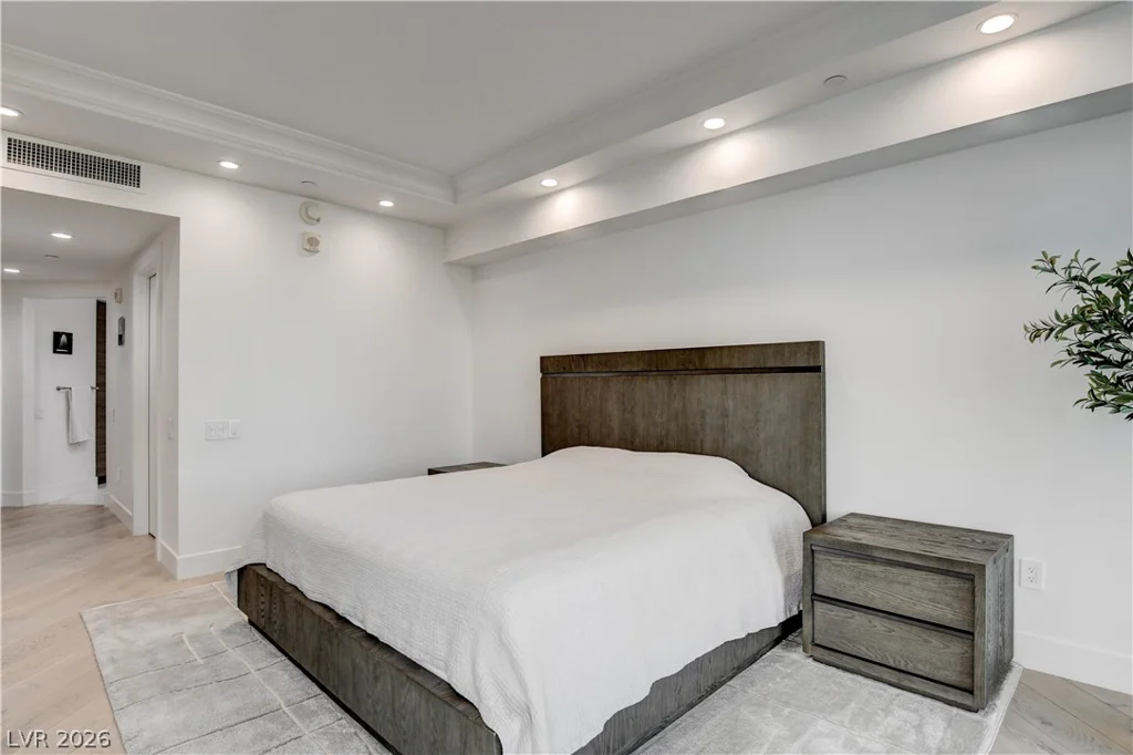 2857 Paradise, Las Vegas, NV 89109