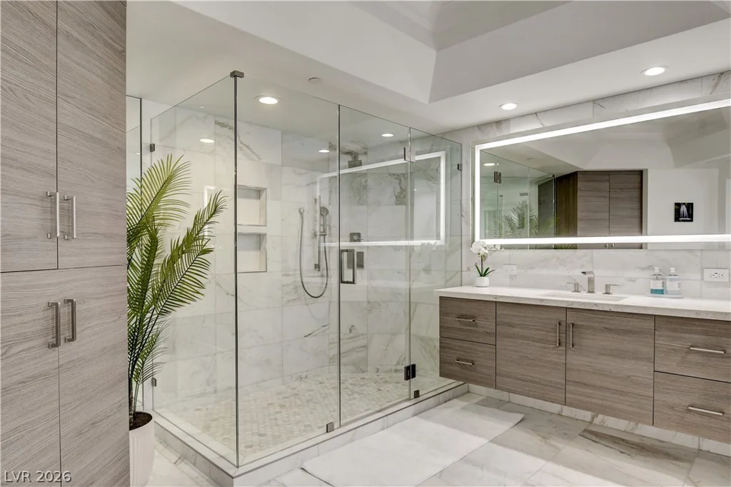 2857 Paradise, Las Vegas, NV 89109