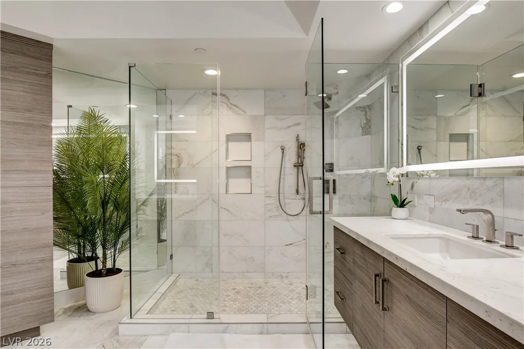 2857 Paradise, Las Vegas, NV 89109
