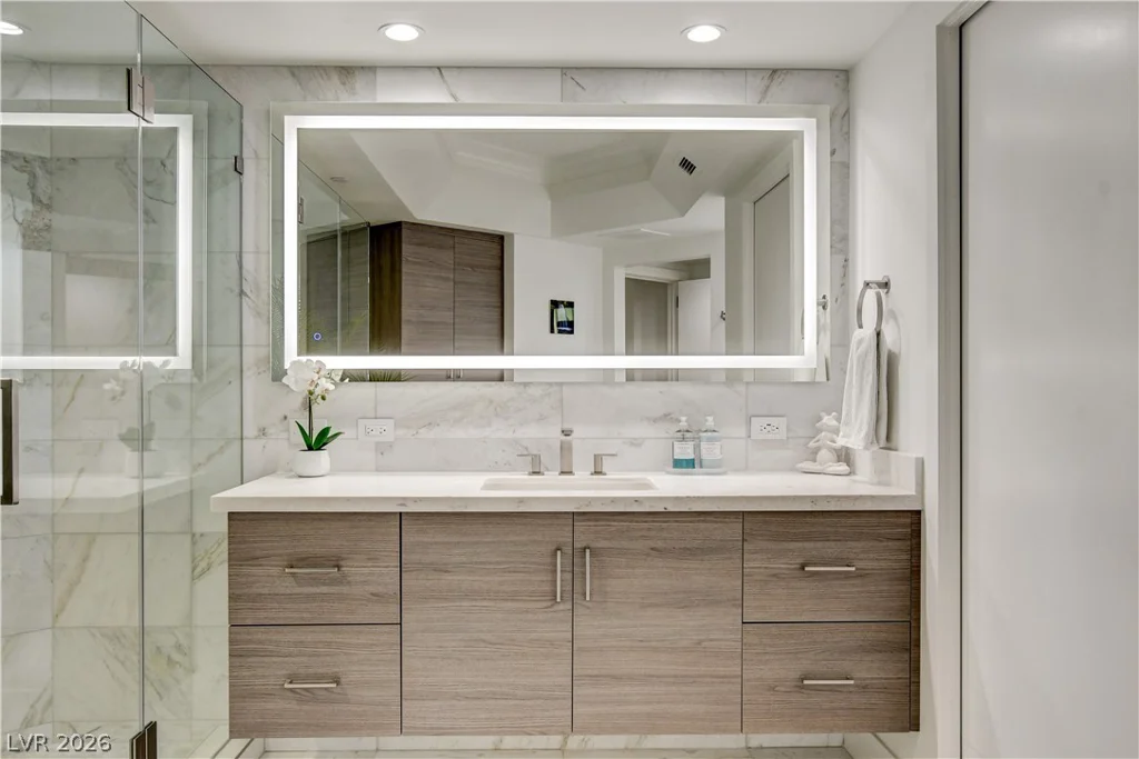 2857 Paradise, Las Vegas, NV 89109