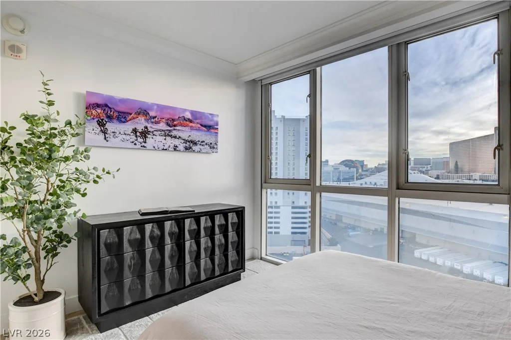 2857 Paradise, Las Vegas, NV 89109