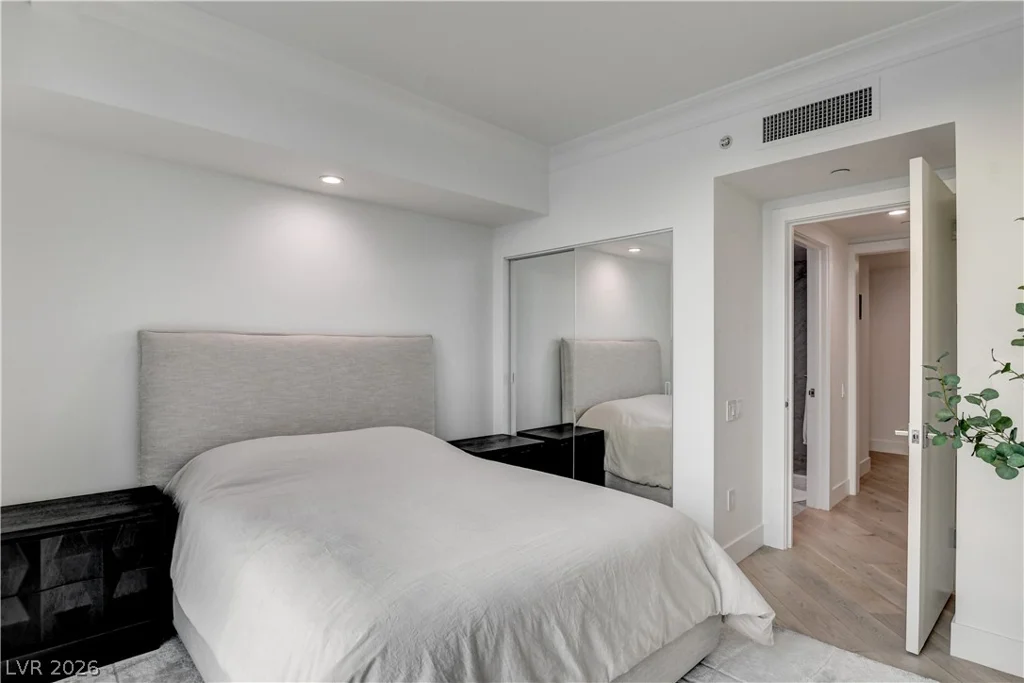 2857 Paradise, Las Vegas, NV 89109