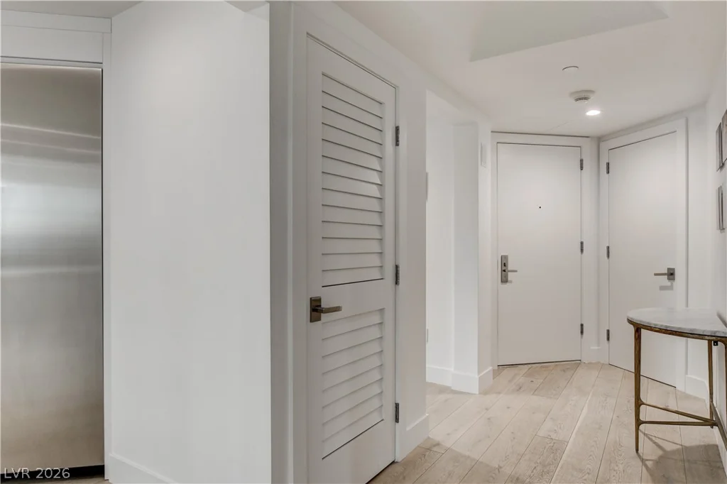 2857 Paradise, Las Vegas, NV 89109