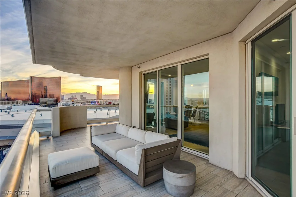 2857 Paradise, Las Vegas, NV 89109