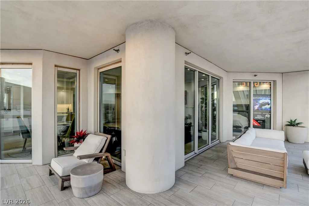 2857 Paradise, Las Vegas, NV 89109