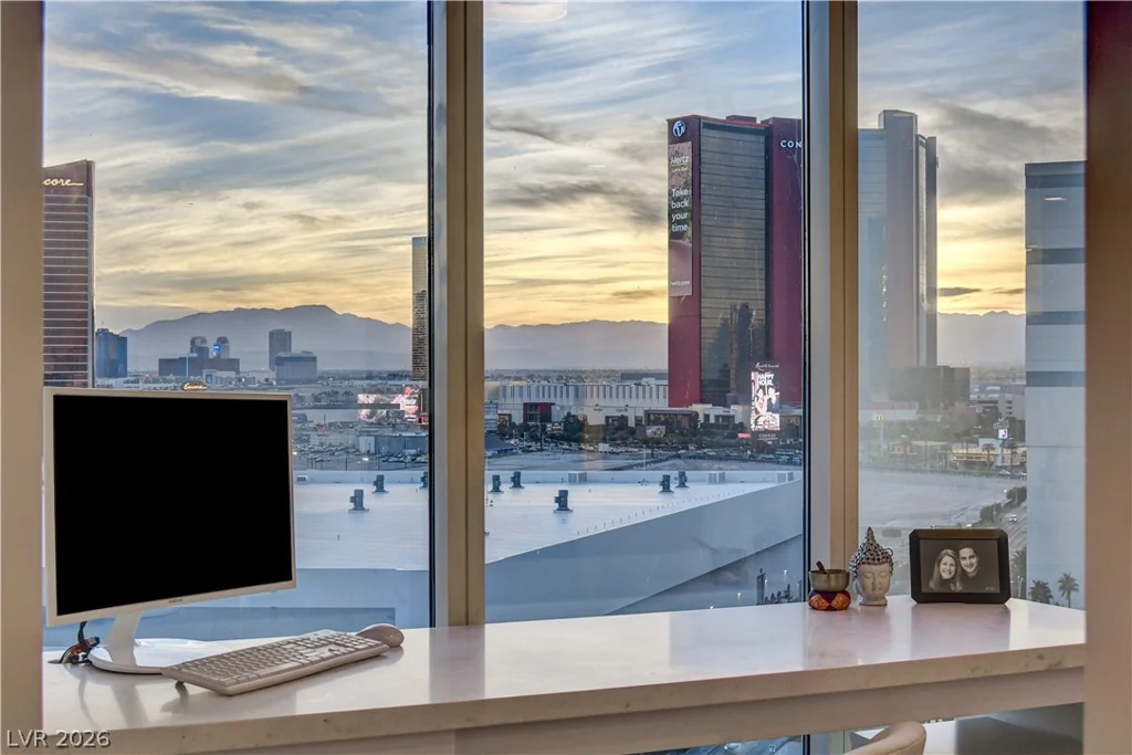2857 Paradise, Las Vegas, NV 89109