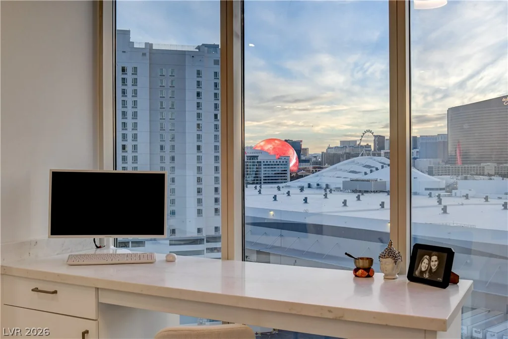 2857 Paradise, Las Vegas, NV 89109