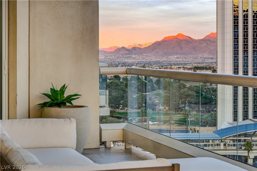 2857 Paradise, Las Vegas, NV 89109