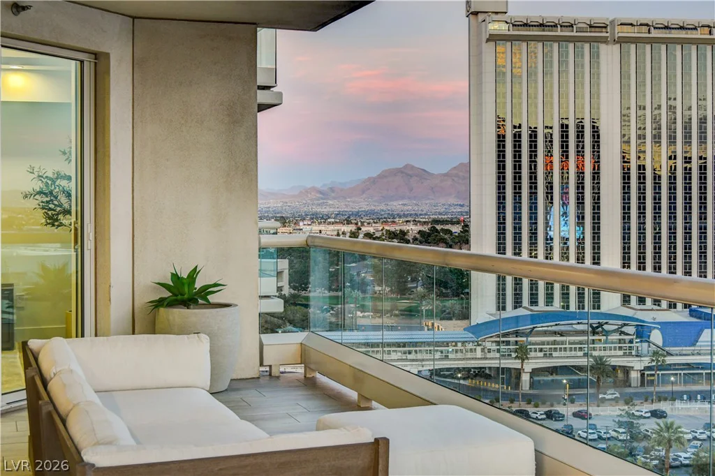 2857 Paradise, Las Vegas, NV 89109