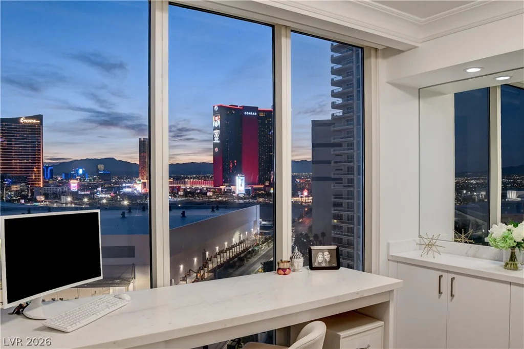 2857 Paradise, Las Vegas, NV 89109
