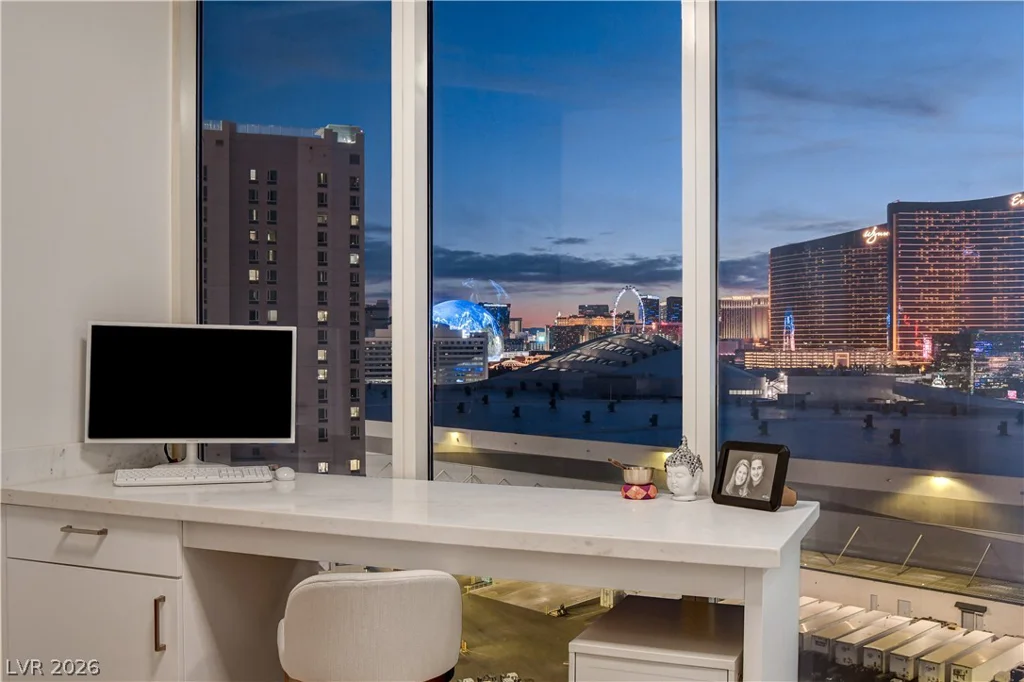 2857 Paradise, Las Vegas, NV 89109