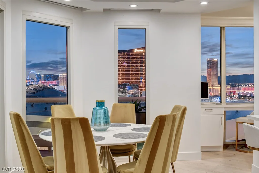 2857 Paradise, Las Vegas, NV 89109