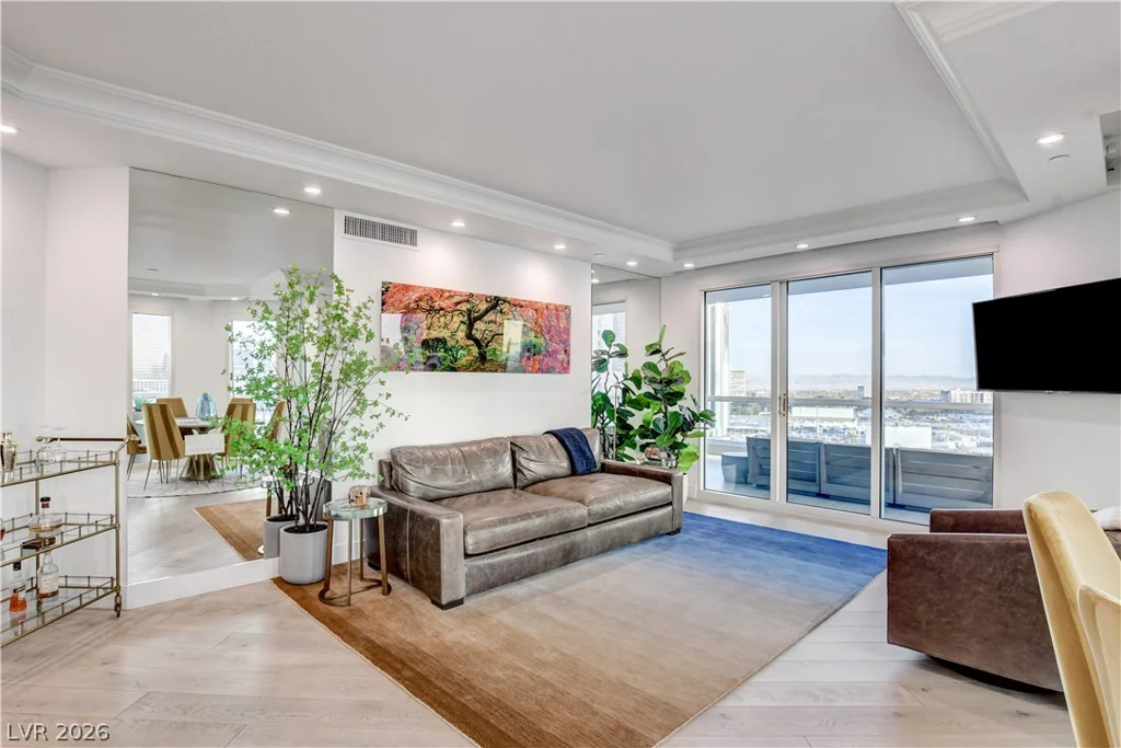 2857 Paradise, Las Vegas, NV 89109