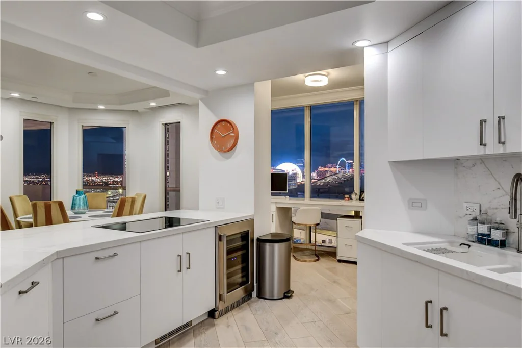 2857 Paradise, Las Vegas, NV 89109