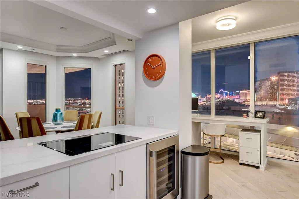 2857 Paradise, Las Vegas, NV 89109